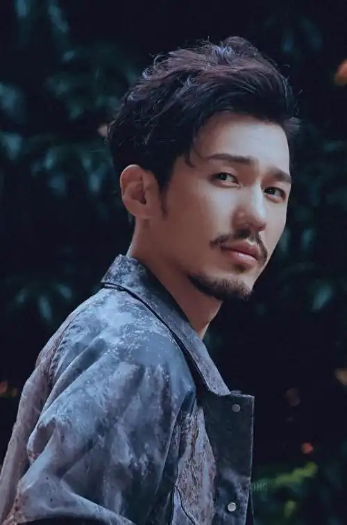 母亲著名演员能继承上亿家产他却跑龙套14年33岁终成实力派