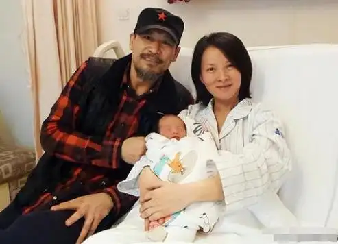 谢兰21岁成名丈夫为她做12年丁克41岁意外怀孕的她现状如何