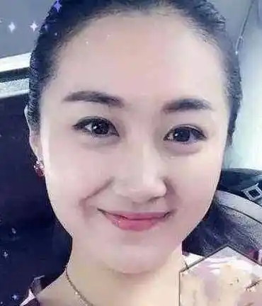 话说,宋小宝是真的丑啊,又矮又黑,长得很搞笑,真不明白他的妻子看上他