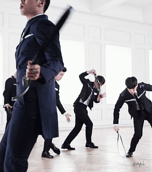 郑允浩gif西装gif跳舞gif扯领带gif