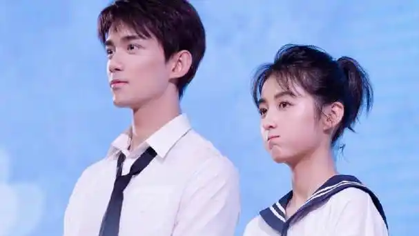 爱豆新闻 #吴磊张子枫毕业照拍摄花絮#  又要说一句已经说累了的话,"