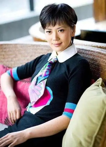 奥运会主持人沈冰:从天之骄女到锒铛入狱,背后行为引人深思