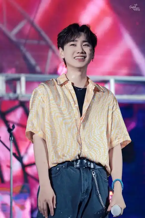 分享几张我手机相册里的汪苏泷