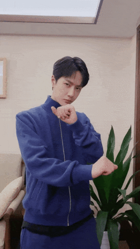 年底交任务的王一博又来打卡营业了 帅哥随便扭一扭都又野又帅_动态