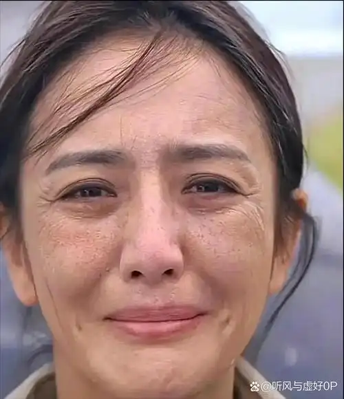 佟丽娅这素颜照,太勇敢了,很真实,小编觉得这应该是妆容照#热点引擎