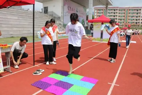 禁毒快闪宣传品发放区集体大合照- the end -心中有阳光,脚下有力量团