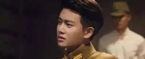 原创看了杨洋李现陈伟霆嘉伦的军装照后谁会让你产生一种心动的感觉呢