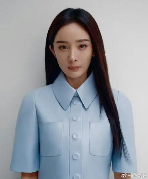 杨幂蓝色套装黑长直造型##杨幂蓝色套装