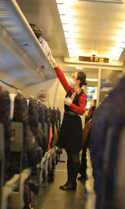 2022新春走基层76丨98后长白山高铁动姐尹海岩的一天