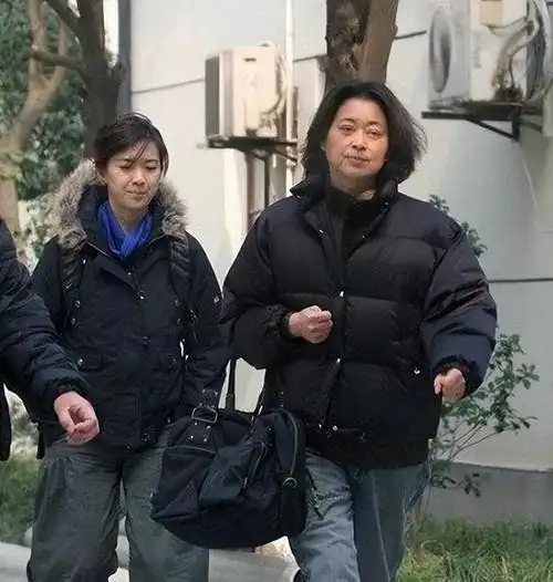 倪萍儿子虎子:病痛时被父亲抛弃留阴影,母亲再婚继父治愈他一生