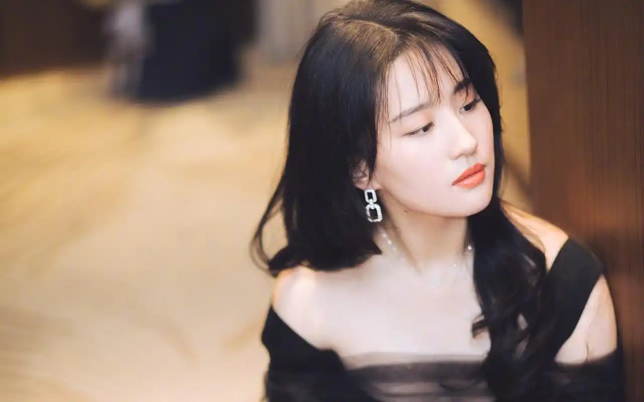 刘亦菲妩媚性感高清桌面壁纸高清大图预览1920x1200_大陆明星下载_美