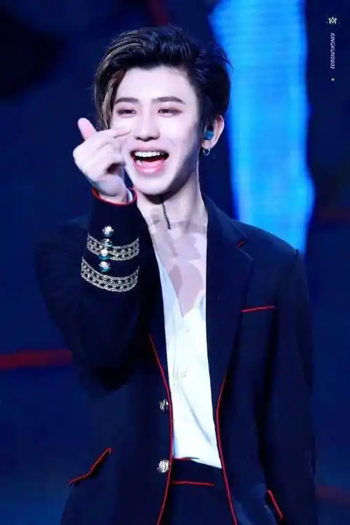 好治愈的笑容啊,感染力爆棚!要永远开心#蔡徐坤#ride or die -蔡徐坤