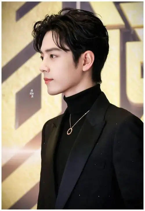 肖战有颜值有身材简直帅爆了静静等候你的归来