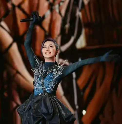 杨千嬅全新巡演启幕 呈现音乐中每一个更好的自己