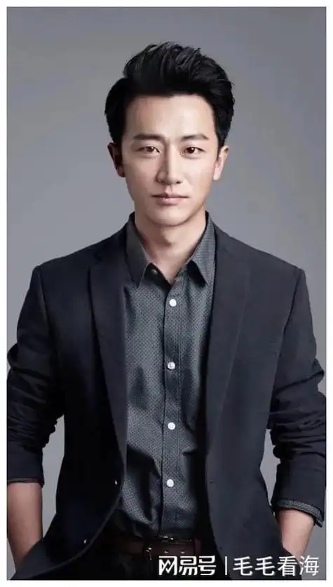 黄轩柳岩恋情公开,甜蜜新篇章,粉丝激动不已