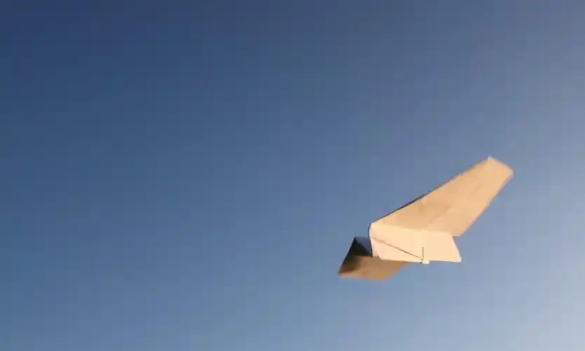 【纸飞机图片】纸飞机图片唯美高清大图 纸飞机素材图片大全