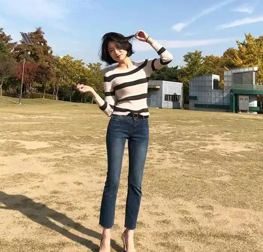 高个子短发女生 穿牛子裤非常精看 一种内在美