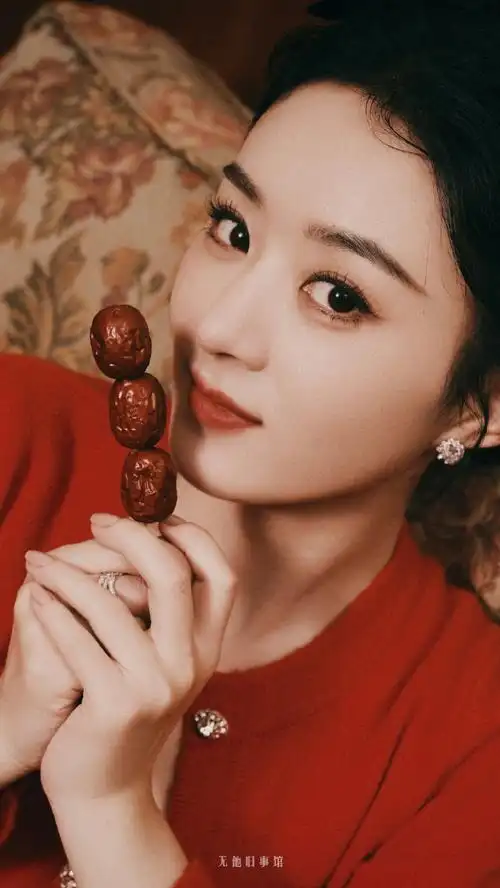 赵丽颖红裙蝴蝶结盘发造型##赵丽颖新年手机壁纸大片