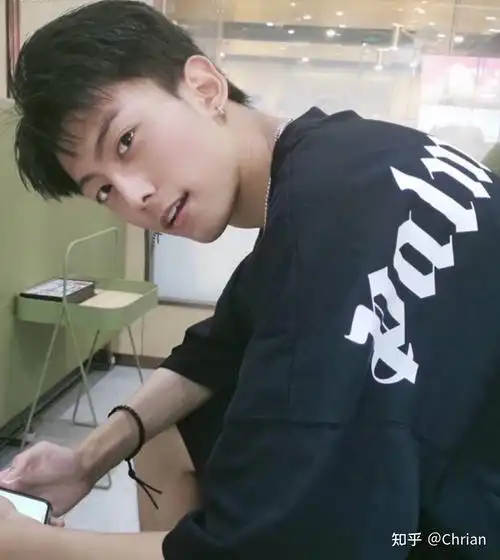 网恋对象半年怀疑照片不是本人