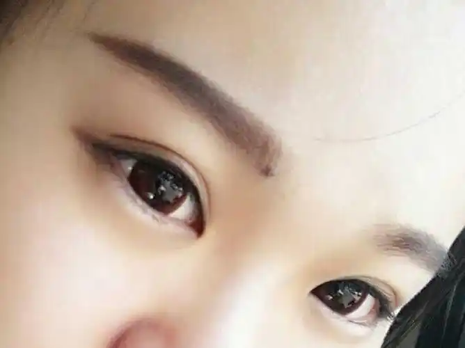 拥有一双桃花眼是怎样的体验?