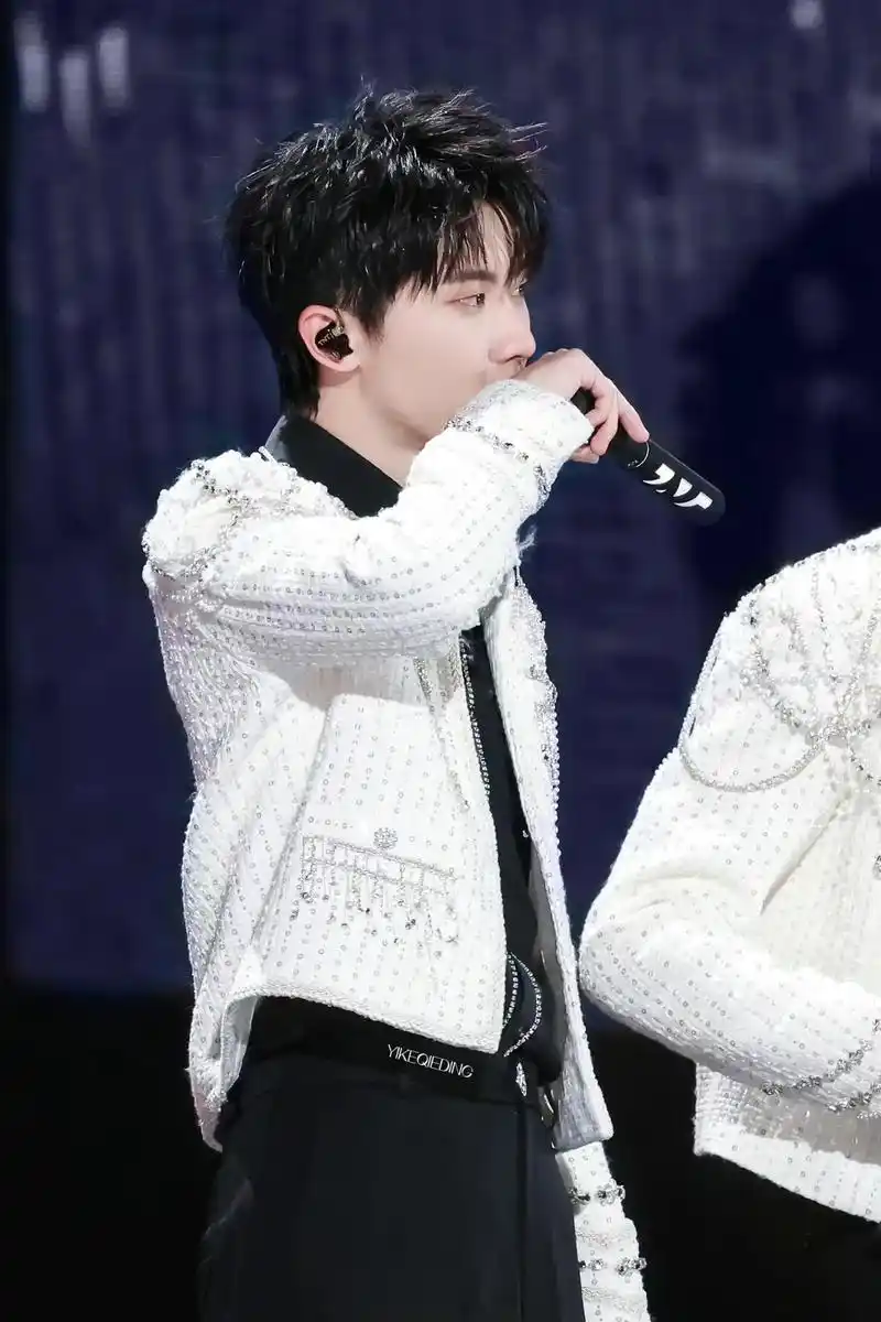 时代少年团马嘉祺 #时代少年团海口演唱会 白衣宝宝 - 抖音