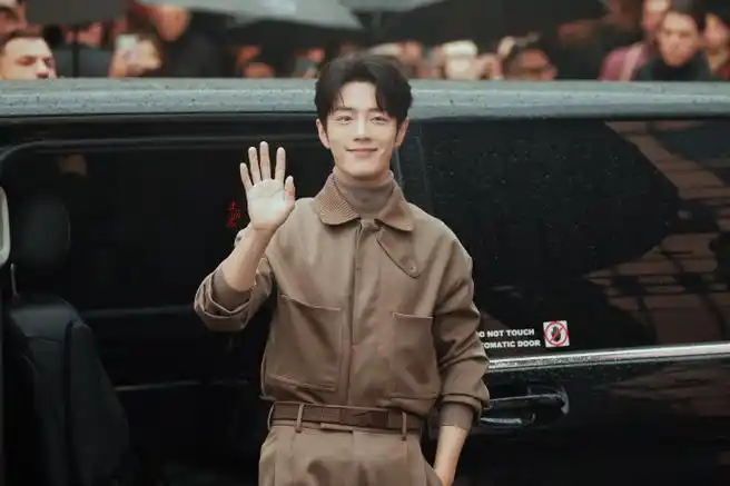 g社镜头下的肖战##肖战超话阅读量破5000亿##肖战米兰时装周