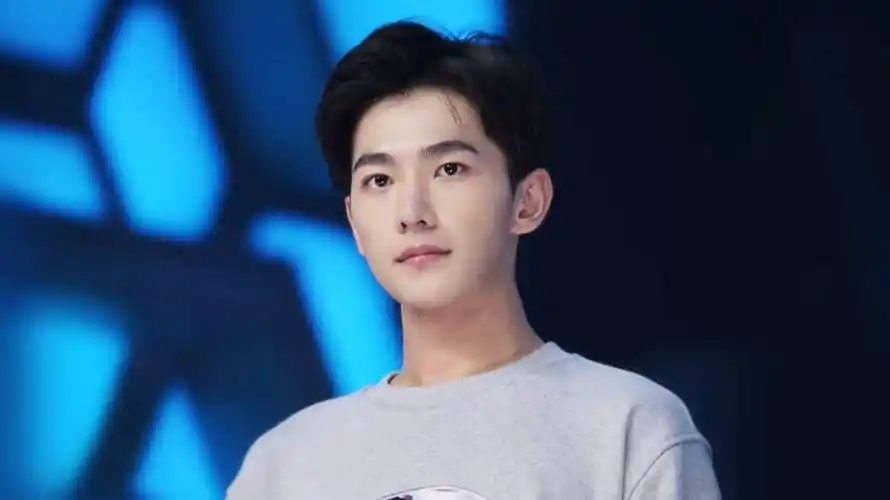 12岁杨洋军旅照曝光,军艺校草根正苗红,洗袜子诀窍很实用_时间_专业