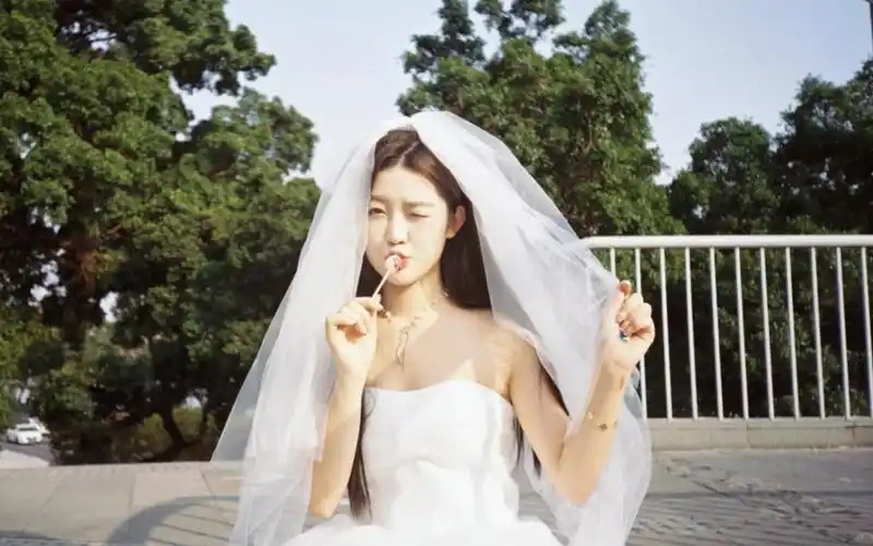 胶片单人婚纱照怎么拍 摄影师引导拍摄全过程