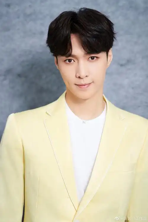 张艺兴透会好的近况打多字粉丝教用编辑功能