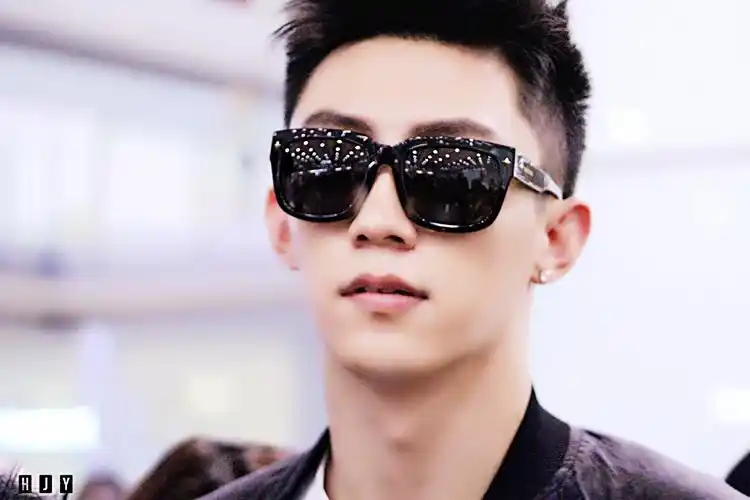 黄景瑜#墨镜溜溜哒,发型也溜溜哒!简直就是理想型啊