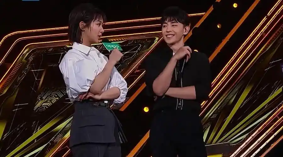 灵修夫妇同台片段 《香蜜沉沉烬如霜》中的杨紫邓伦灵修夫妇同台,看完