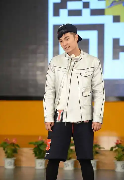 据相关资料显示,陈赫火锅的很多加盟店都被取消了,很多店成立开业不到