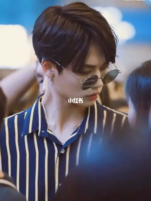 仁川机场素颜出镜的林彦俊_素颜_林彦俊_娱乐_明星娱乐资讯