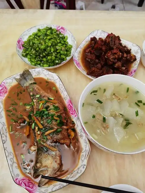 某天的晚餐,有鱼有肉.