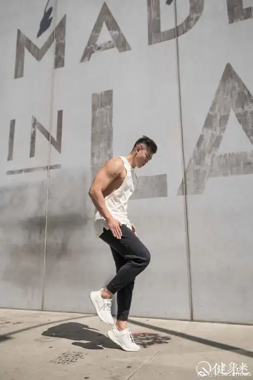 中国肌肉男模帅soserious国产肌肉男