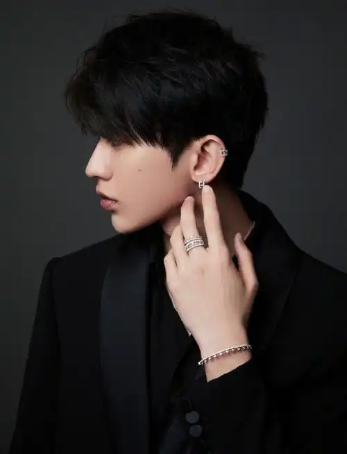 西装kun,过年走亲戚就带这样的    #蔡徐坤#ride or die至死不渝