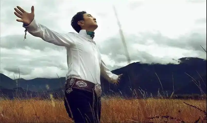 呼斯楞把散落的草原民歌串成音乐瑰宝