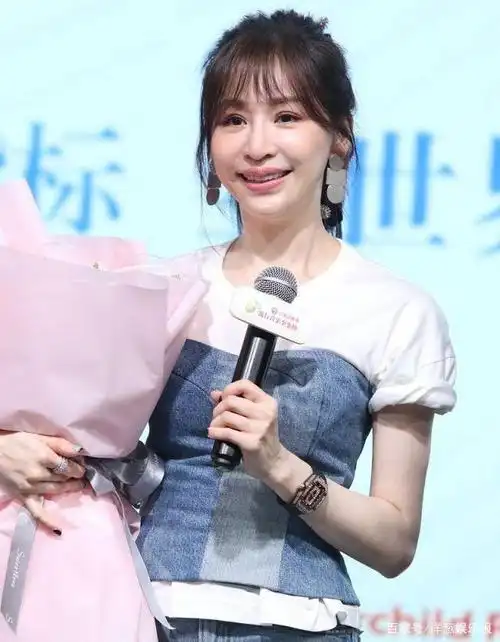 她是整容最成功的女星,18年前照片被曝光,网友:简直判若两人!