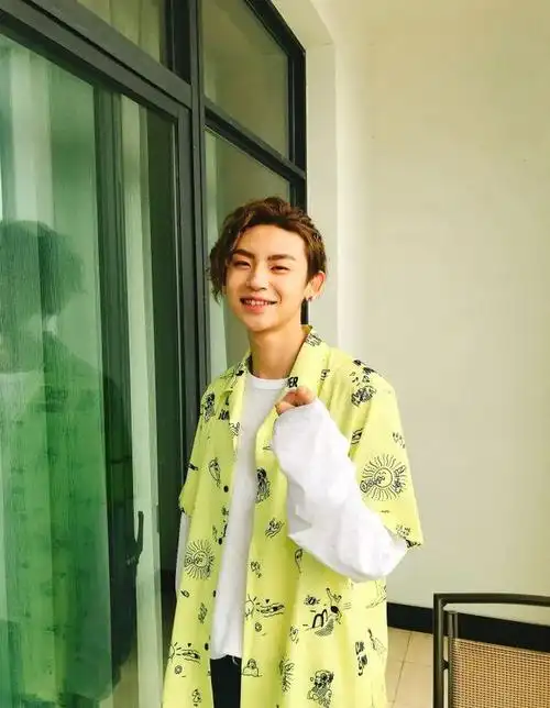 小鬼王凯琳换新发型变身小奶狗网友称错认成黄明昊