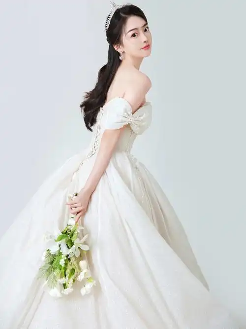 单人婚纱照终于给自己安排上啦在网上对比了很多家店最终选择了薇拉丽