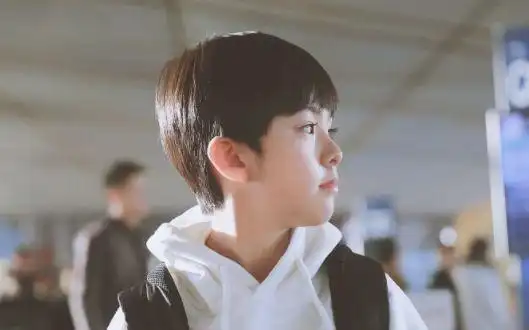 【刘冠毅】【yhboys乐华少年】有请刘老师给大家表演一个猫咪喝水水