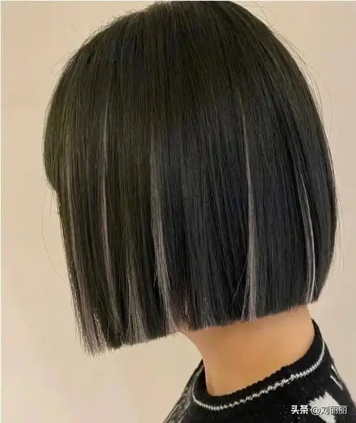 露耳短发纹理烫