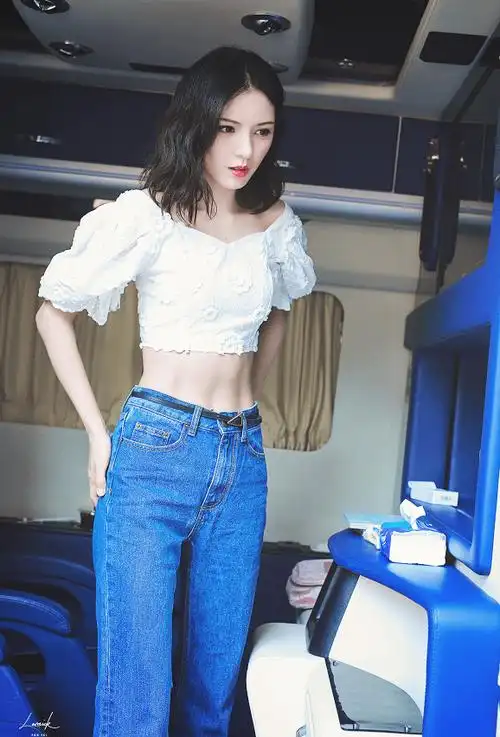 原创不愧是王思聪前女友张予曦身材姣好颜值高这马甲线我酸了