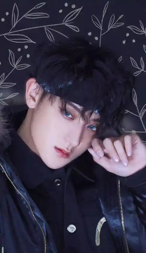 黄子韬微博公布自己的理想型女友是大乔,网友:不是露娜了么?