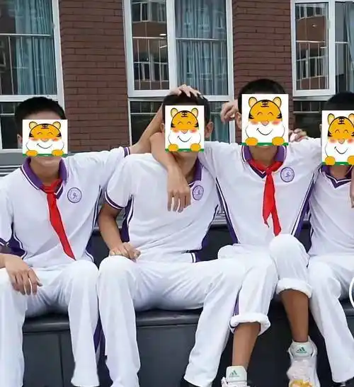 北京多所高中校服闪亮出镜~_青春_蓝色_制服