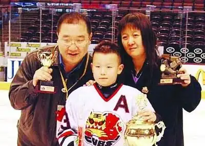 宋丹丹怒斥前夫英达不是人 护现妻不惜伤害亲生子