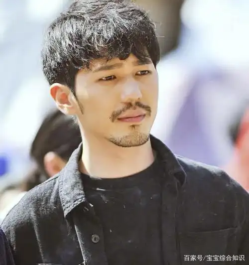 白宇为啥一直留胡子?看到罕见"没胡子"照,才知啥叫国民校草!