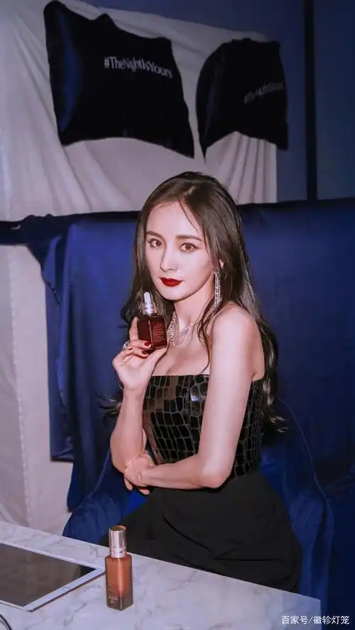 杨幂这大长腿逆天了,可爱性感风亦或唯美风,都美的恰到好处