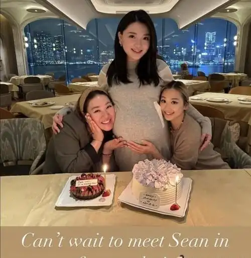 30岁百亿名媛李嘉颖怀三胎挺孕肚露脸气质优雅第三胎仍是儿子