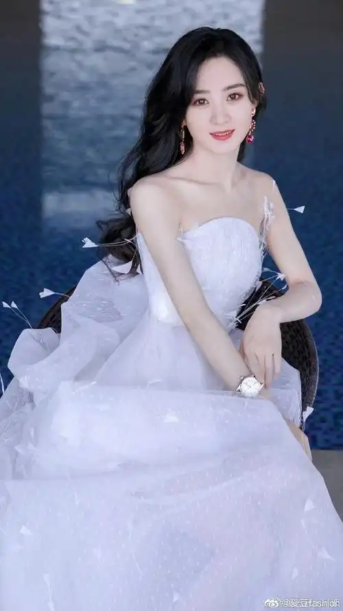 赵丽颖蝴蝶结白裙